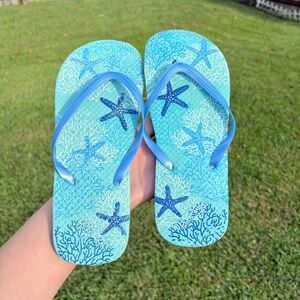 Blue starfish and reef flip flops size Small 6 GUC Worn once